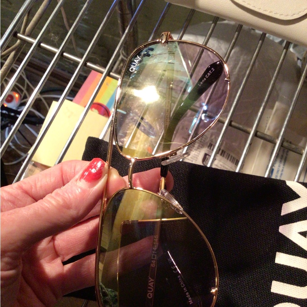 NEW! Host Pick! 🩷🩷🩷Quay Australia Large High key Aviator Sunglasses ***read - Picture 9 of 10